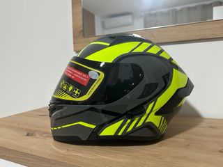 Casco Modular Moto Negro y Amarillo