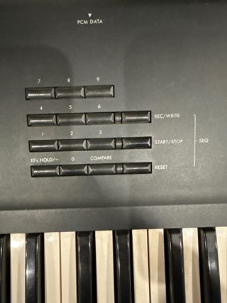 Piano Korg 01/W con maleta