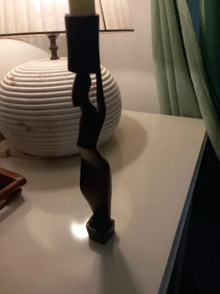 Candelabro in legno scuro africano