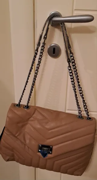 Borsa ecopelle trapuntata con catena