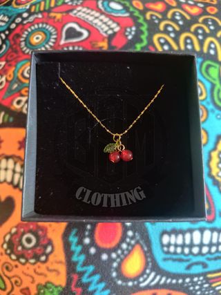 Collana con ciondolo ciliegie rosse
