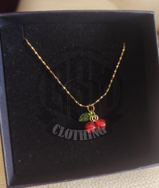 Collana con ciondolo ciliegie rosse
