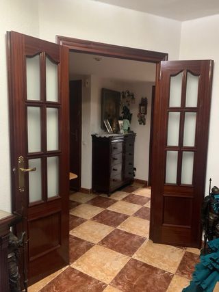 Puerta madera maciza