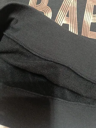 Sudadera Hunkemöller negra con texto