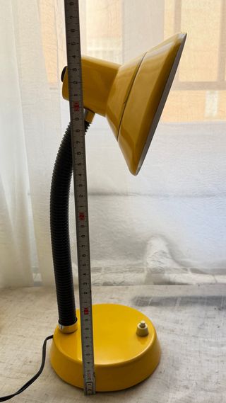 Flexo de escritorio amarillo y negro