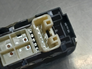 MANDO ELEVALUNAS TRASERO IZQUIERDO TOYOTA AURIS (