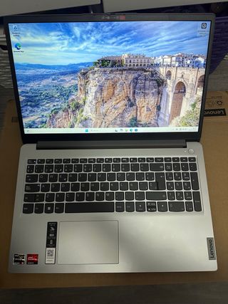Portátil Lenovo IdeaPad 1  2MCFJX