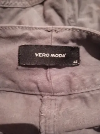 Pantalones cargo Vero Moda grises talla 42