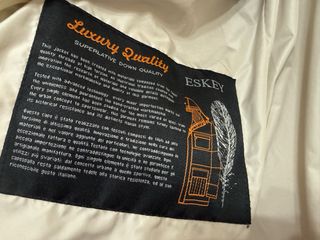 Abrigo Eskey plumas crudo talla M