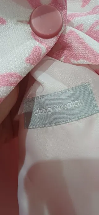 Traje americana y falda rosa floral