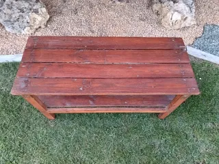 Banqueta de madera rústica