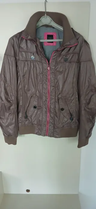 Giacca donna marrone con dettagli rosa