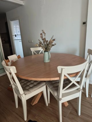 Mesa redonda de madera SKLUM