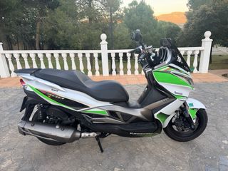 Kawasaki J300 2016 ABS Maxi Scooter