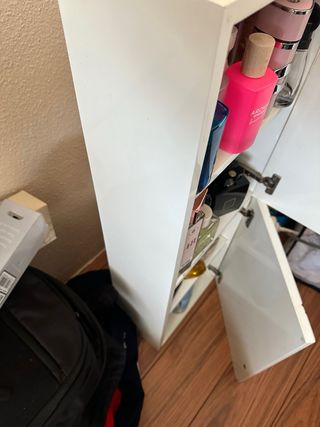 Estantería de baño blanca