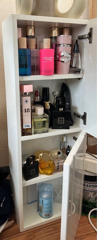 Estantería de baño blanca