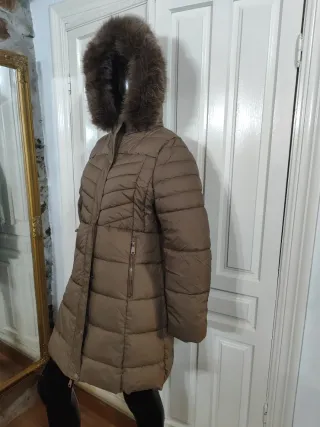 Abrigo estilo plumífero marrón nuevo