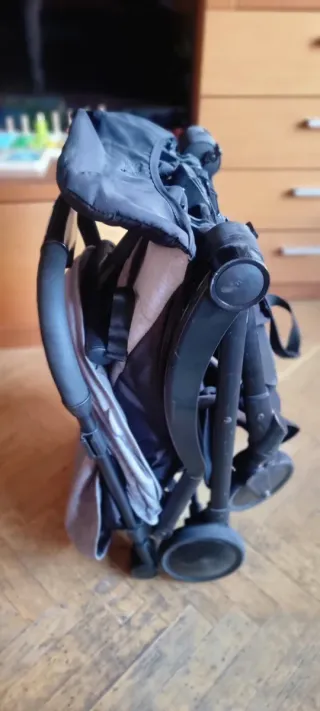 Silla de paseo Kinderkraft Pilot ultracompacta