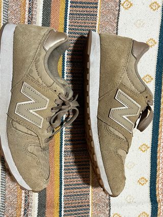 Zapatillas New Balance Beige Serpiente