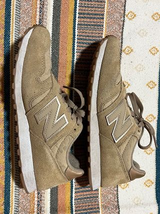 Zapatillas New Balance Beige Serpiente