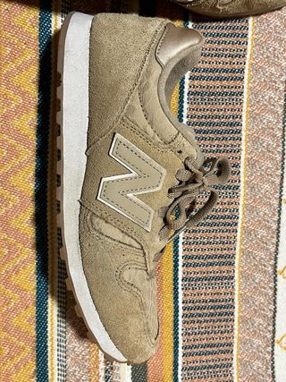 Zapatillas New Balance Beige Serpiente