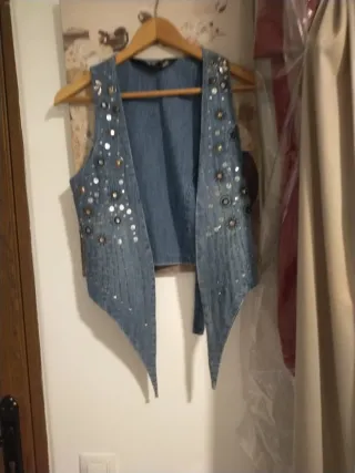 Chaleco vaquero con lentejuelas