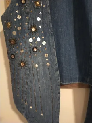 Chaleco vaquero con lentejuelas
