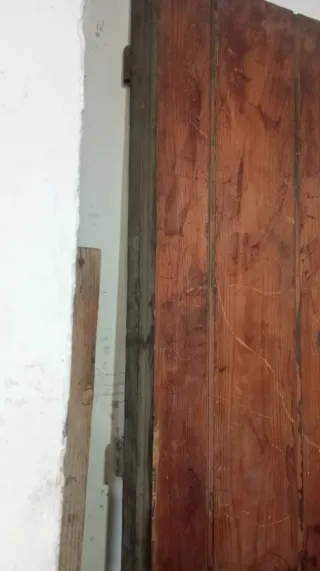 Puerta rústica de madera