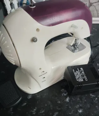 Máquina de coser JOCCA con adaptador