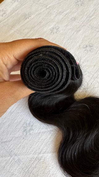 Pelo virgen ondulado negro