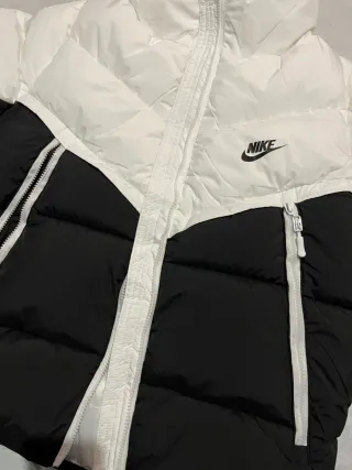 Piumino Nike bianco e nero