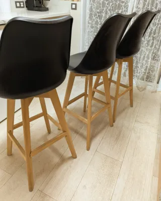 3 Taburetes altos polipiel y madera