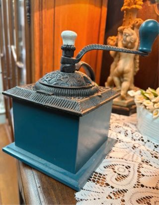 Molinillo de café vintage de hierro