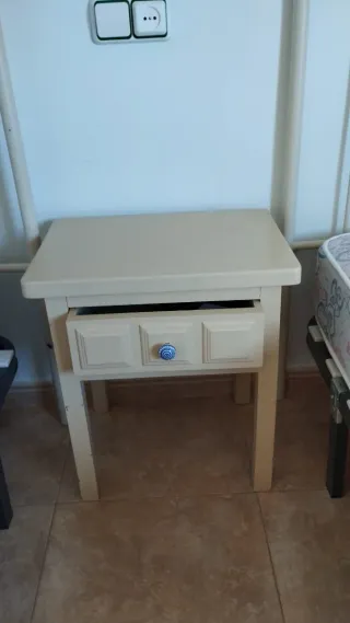 Pack 2 colchones, 2 somieres y mesita.