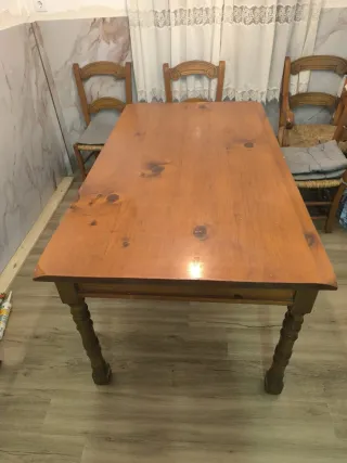 Mesa de madera maciza y 6 sillas