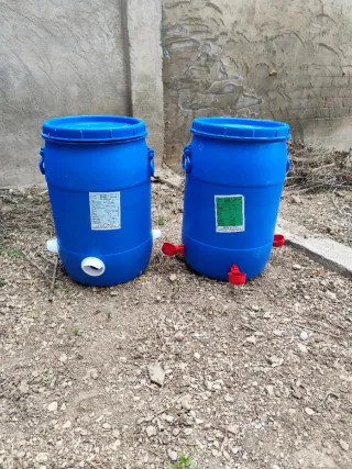 Parck 2 bidones 1 bebedero y 1 comedero