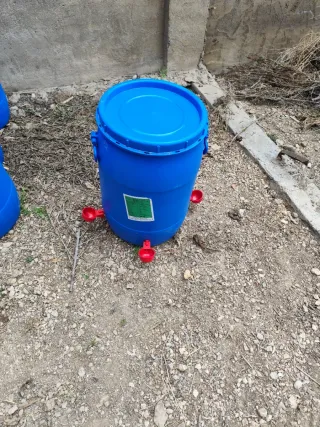 Parck 2 bidones 1 bebedero y 1 comedero