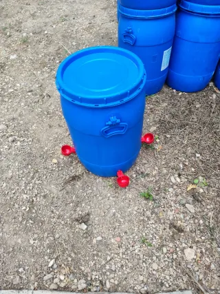 Parck 2 bidones 1 bebedero y 1 comedero