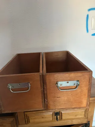 Cajones de madera vintage con tiradores