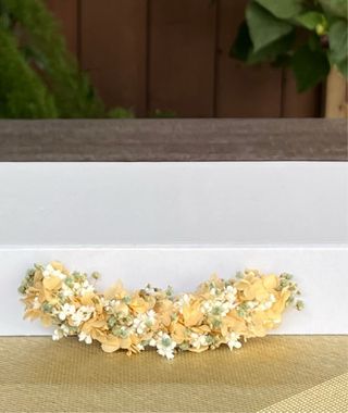 Tocado de flores preservadas