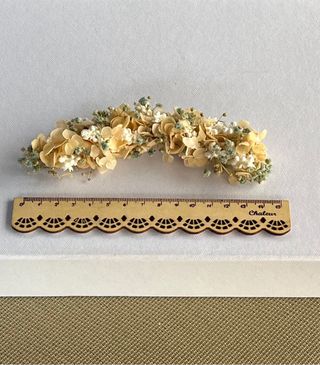 Tocado de flores preservadas