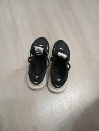 Zapatillas New Balance Negras y Blancas