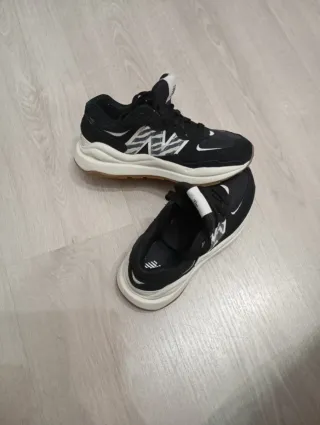 Zapatillas New Balance Negras y Blancas