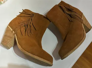 Botines tacón estilo country marrón