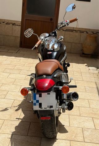 Kymco Venox 250cc Negra y Marrón