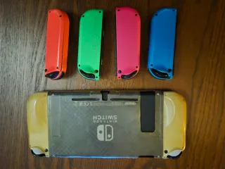 Nintendo Switch con Joy-Cons de Colores