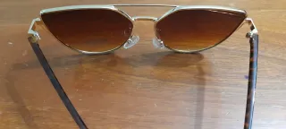 Occhiali da sole geometrici oro, Lenti marroni.