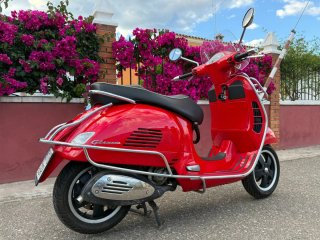 Vespa GTS 300 Roja