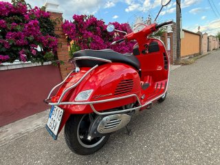 Vespa GTS 300 Roja