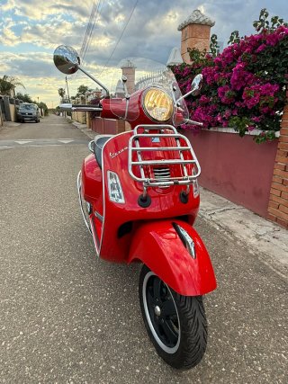 Vespa GTS 300 Roja